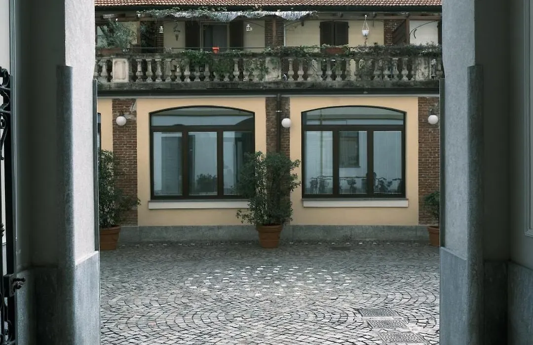 Comecasa Porta Romana Elegant Apartment-1